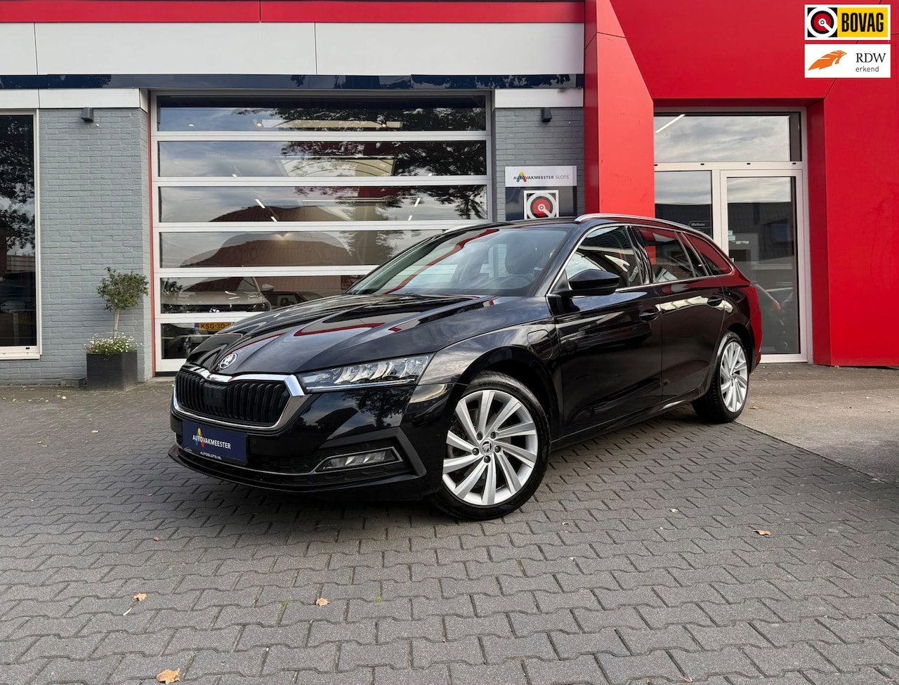 Skoda Octavia Combi - 1.4 TSI iV PHEV Business (trekgewicht) - AutoWereld.nl