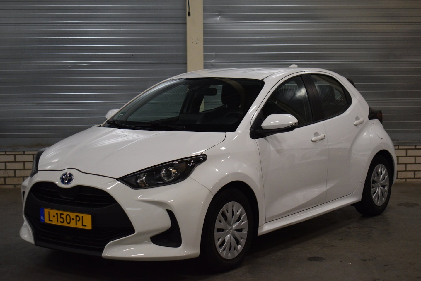 Toyota Yaris - 1.5 Hybrid Active + Camera|Navigatie|Bluetooth|Climate Control|Dealer Onderhouden| - AutoWereld.nl