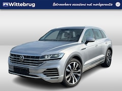 Volkswagen Touareg - 3.0 TSi eHybrid 381pk 4MOTION Elegance / Panorama dak / Luchtvering / Zwenkbare trekhaak /