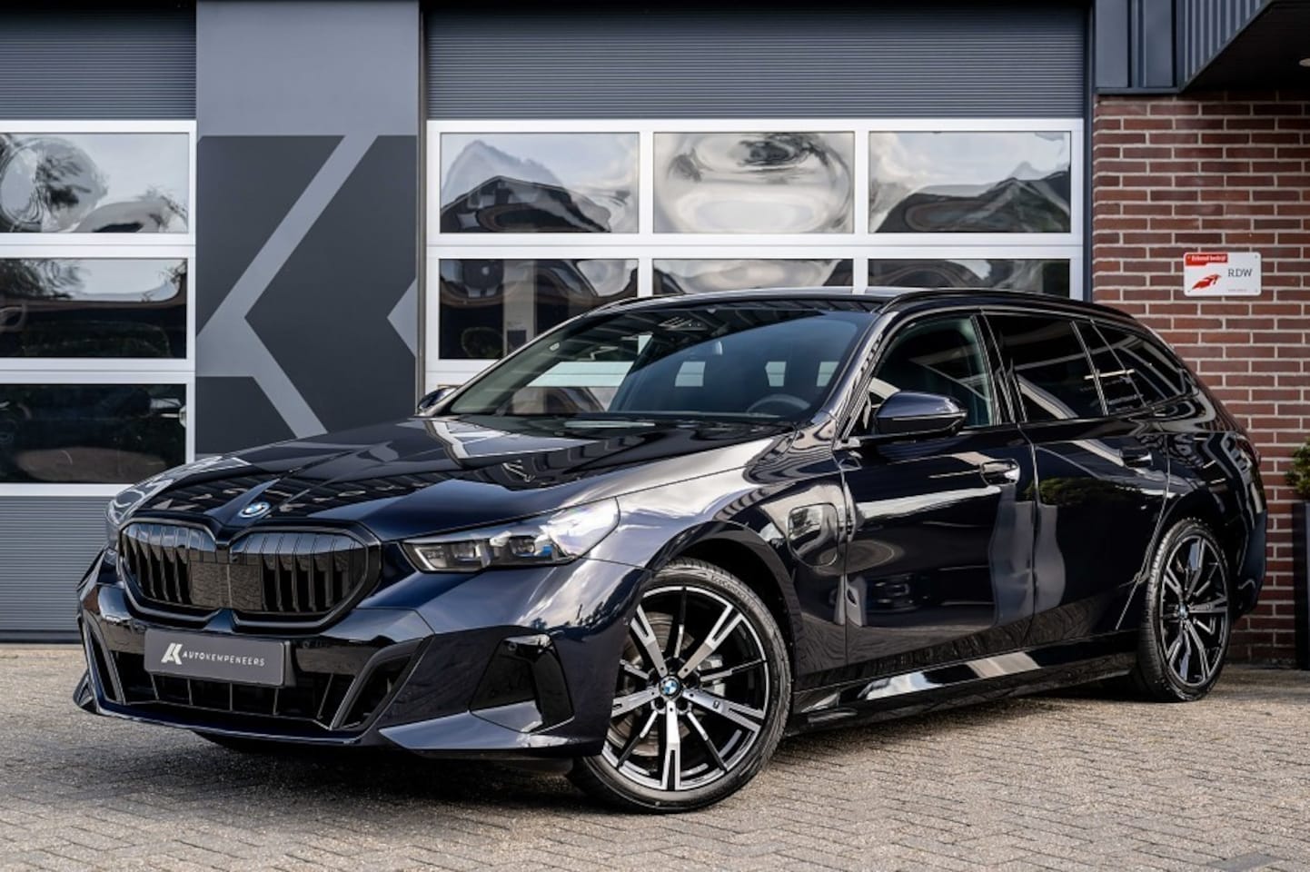 BMW 5-serie Touring - 530 530e xDrive M Sport | Bowers & Wilkins | Driving Ass. + | Head-Up | 360 Camera | Trekh - AutoWereld.nl