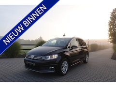 Volkswagen Touran - 1.5 TSI Highline 7p | Stoelverwarming | Stuurwielverw. | Carplay | Massage | Adaptive Crui