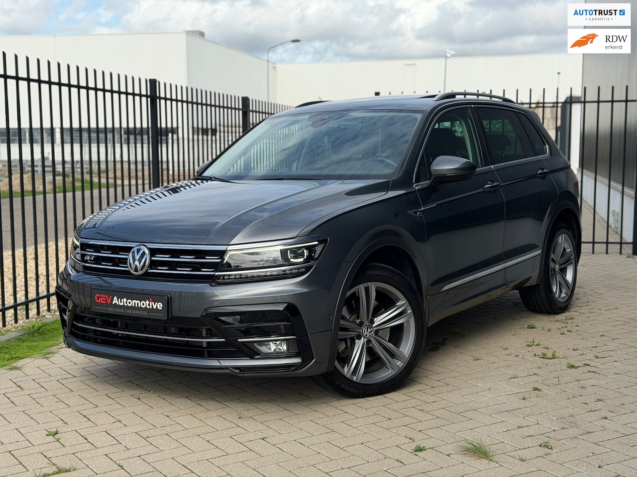 Volkswagen Tiguan - 2.0 TSI 4Motion R-Line Pano Memory ACC Camera Carplay - AutoWereld.nl