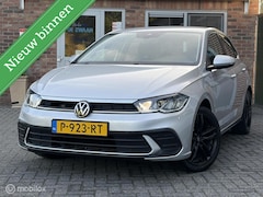 Volkswagen Polo - 1.0 TSI Life Business|Carplay|Parkeersensoren|Stoelverwarming|17 inch|Navigatie