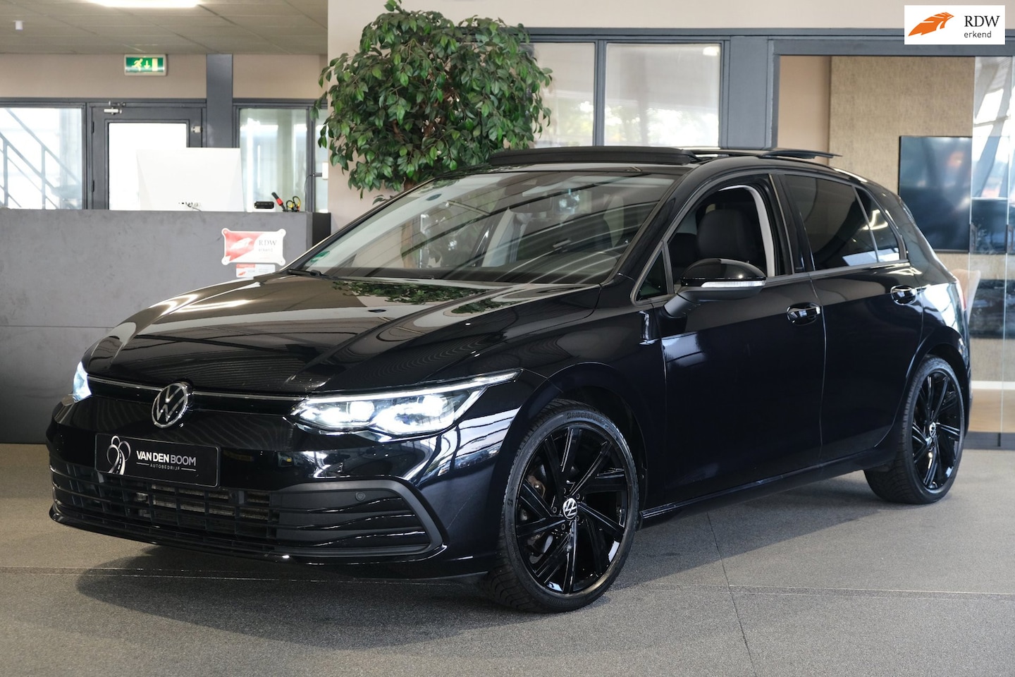 Volkswagen Golf - 1.5 eTSI DSG Pano Trek Navi Led Pdc Cam - AutoWereld.nl