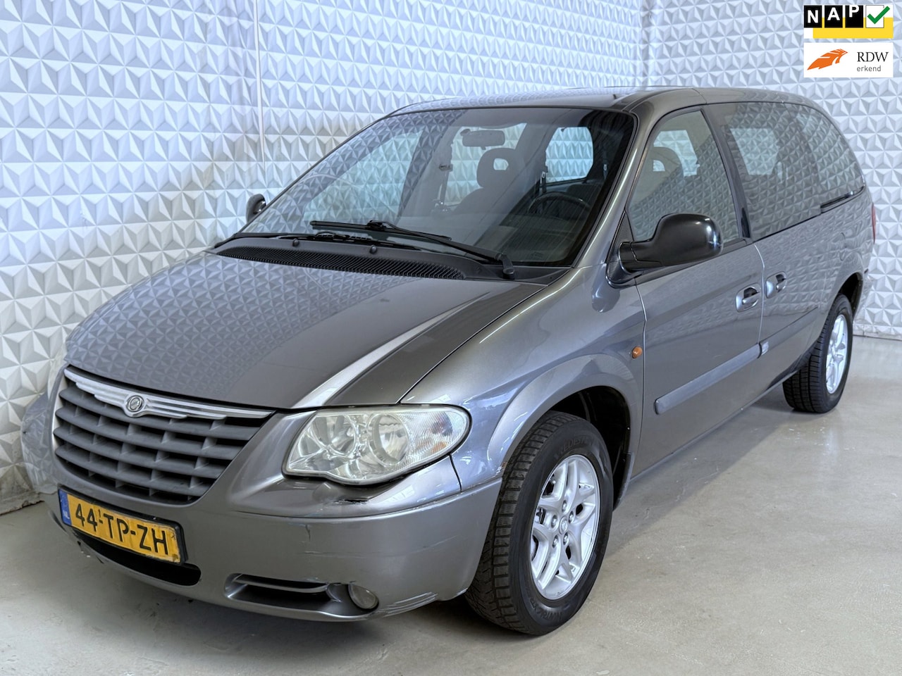 Chrysler Grand Voyager - 3.3i V6 *Stow 'n Go* + APK 10-2027! (2007) - AutoWereld.nl