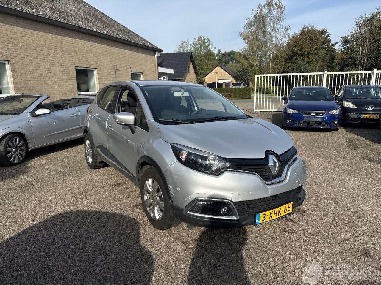 Renault Captur - 1.2 TCe Expression 1.2 TCe Expression - AutoWereld.nl