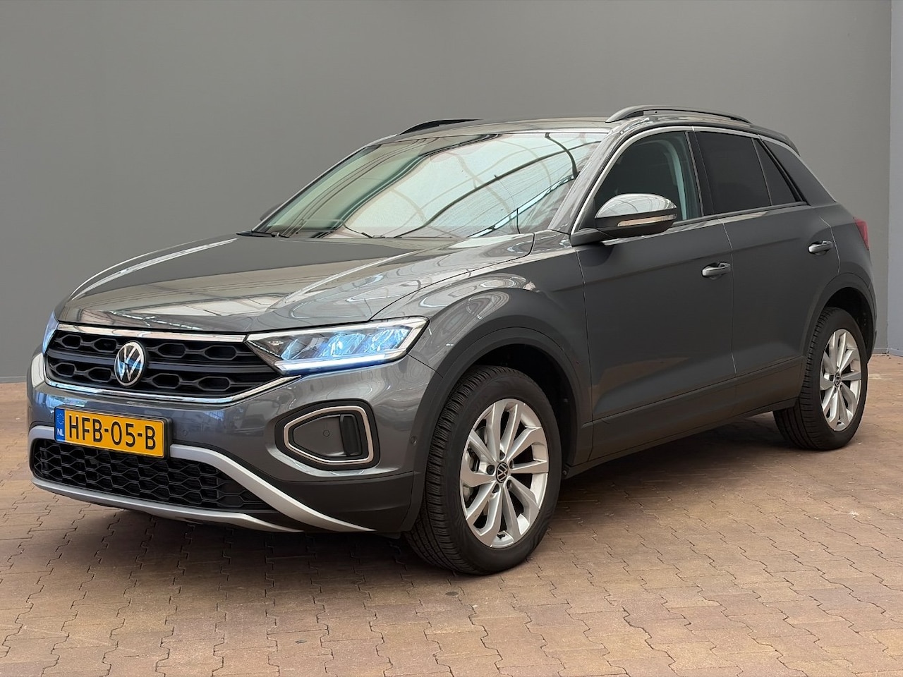 Volkswagen T-Roc - 1.5 TSI Life Edition Camera | Climate | Adaptieve Cruise | Carplay | Digitaal Dashboard | - AutoWereld.nl