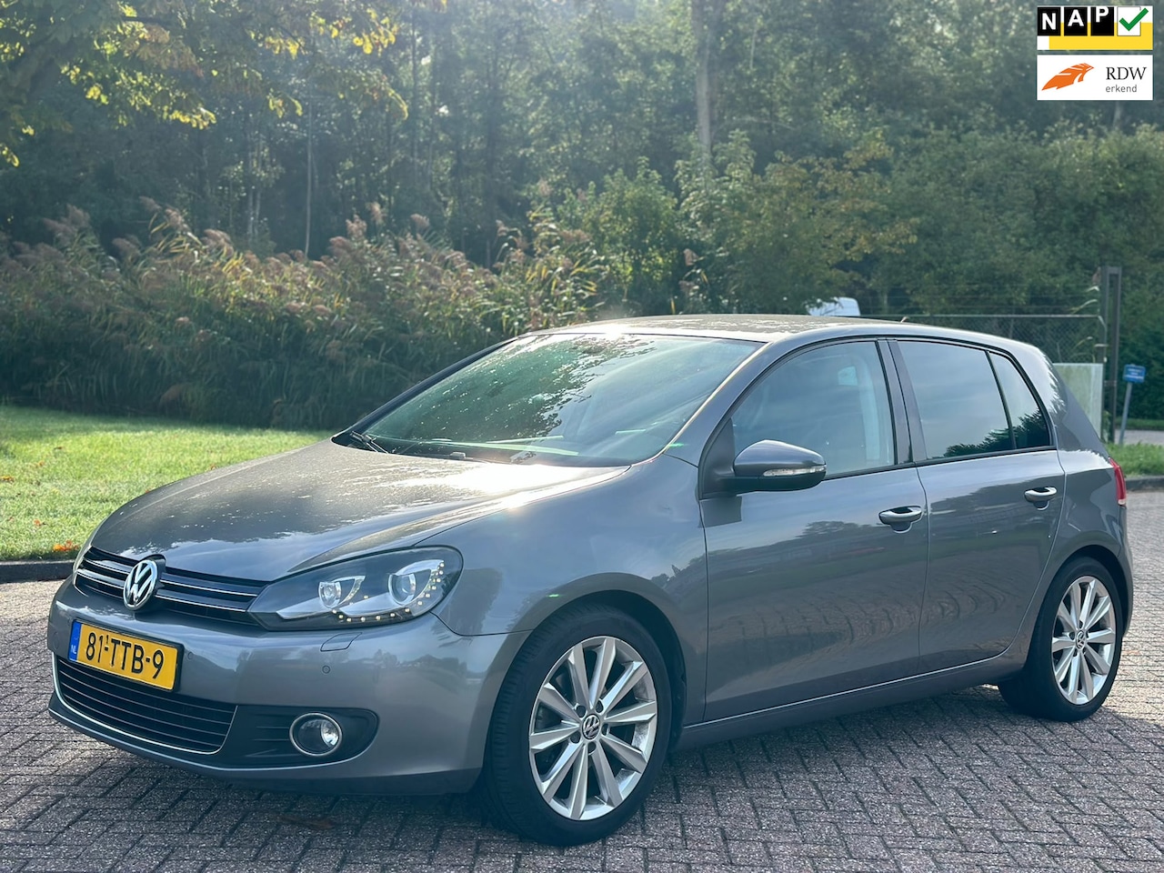Volkswagen Golf - 1.4 TSI Highline/AUTOMAAT/AIRCO/CRUISE/HALF LEDER/NAVI/PARKEERSENS VOOR-ACHTER/TREKHAAK/XE - AutoWereld.nl
