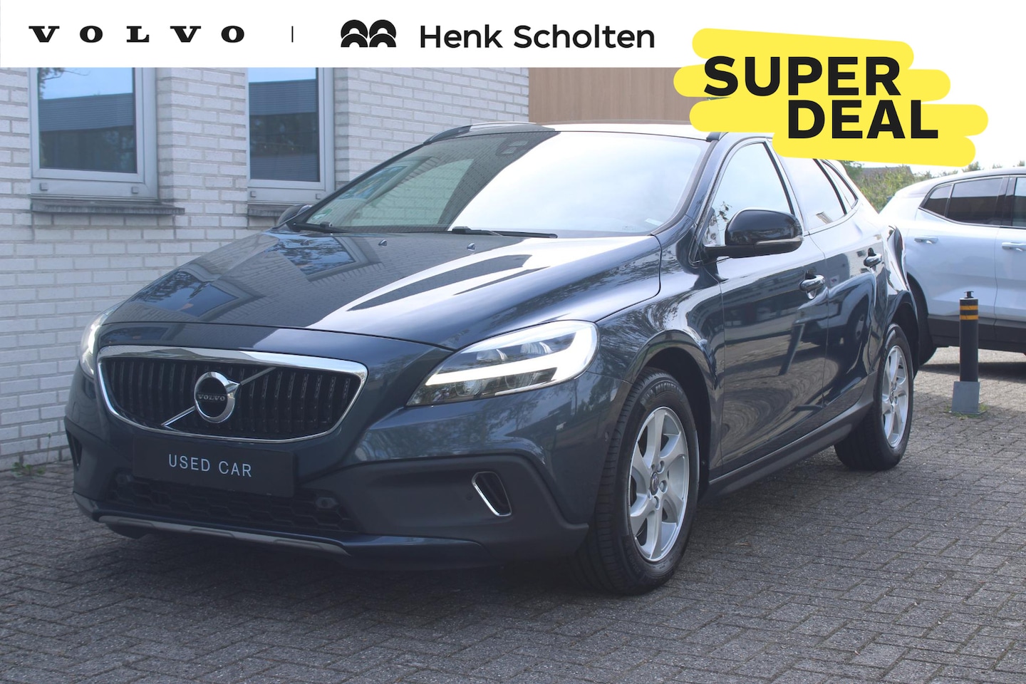 Volvo V40 Cross Country - T3Automaat Polar+ Luxury | Panoramadak | Premium audio installatie | Verwarmbare voorstoel - AutoWereld.nl