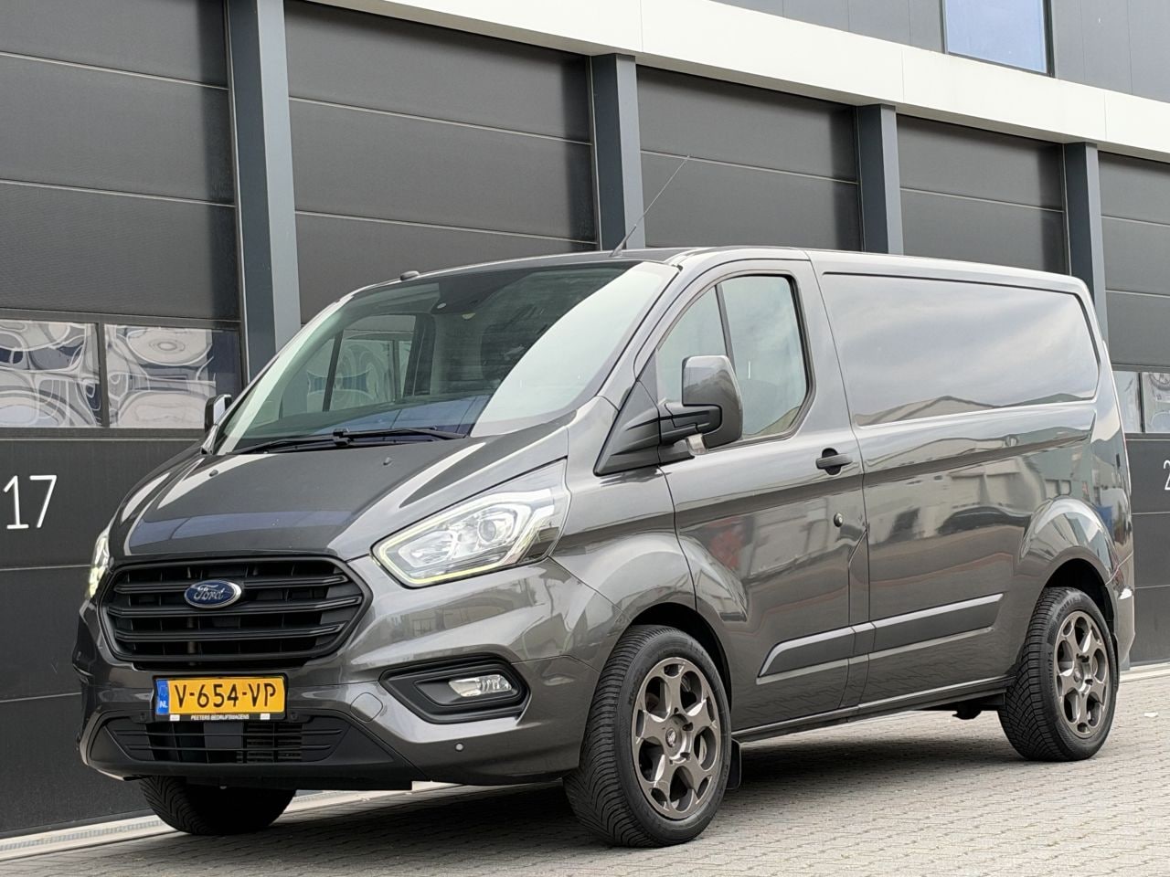 Ford Transit Custom - 2.0 TDCI Xenon Camera Navi 3-PERS - AutoWereld.nl