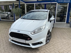 Ford Fiesta - 1.6 ST 5 deurs / Milltek Uitlaat / Recaro stoelen / Stoelverwarming/ cruise control/ Carpl