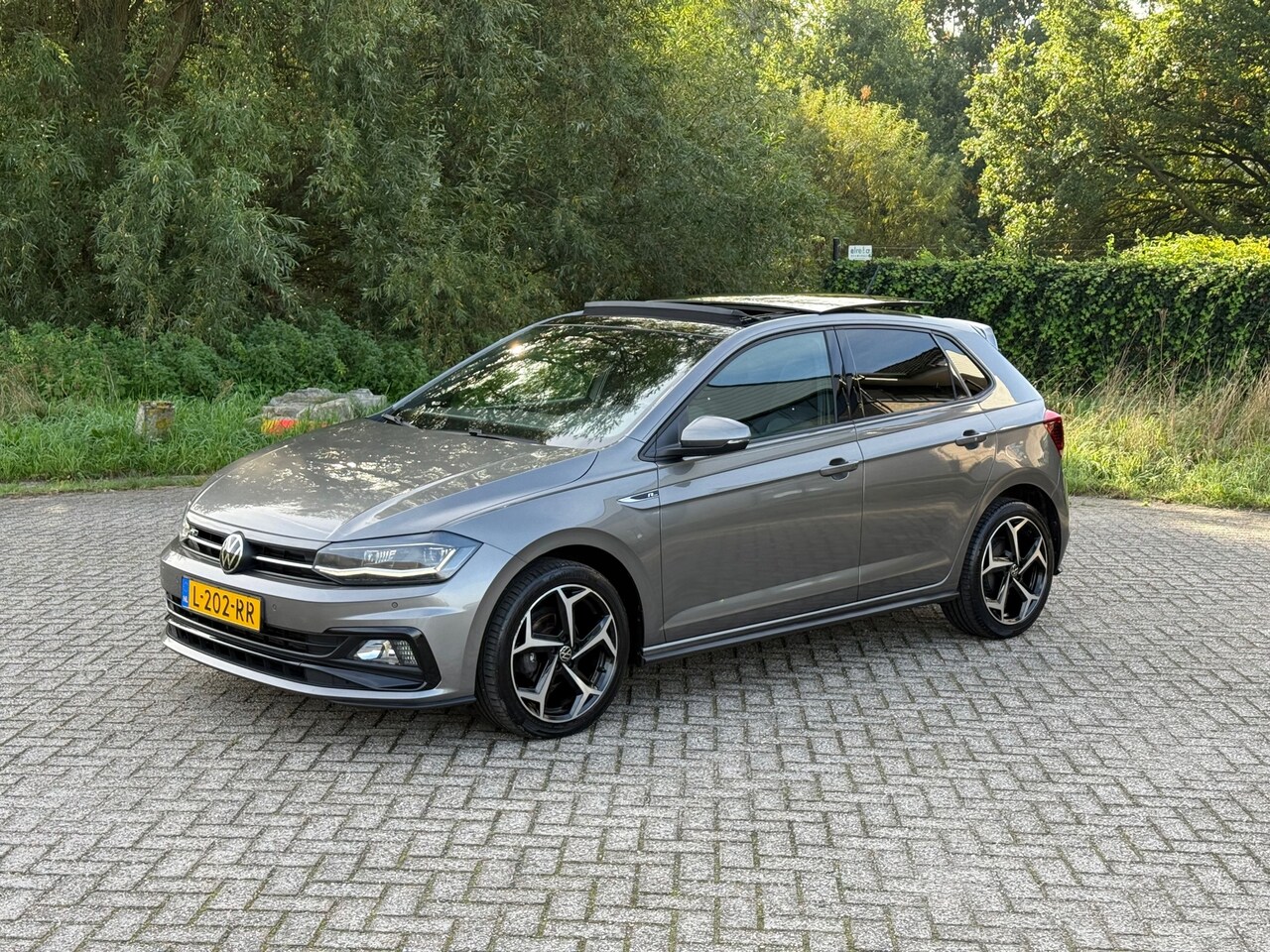 Volkswagen Polo - 1.0 TSI R-LINE DSG I PANO I DIGITAL DASH I NAP I VOLLE UITV I PDC - AutoWereld.nl