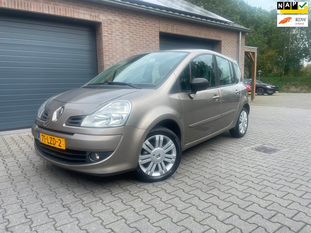 Renault Grand Modus - 1.6-16V Exception AUTOMAAT AIRCO 87 dkm 2010 - AutoWereld.nl
