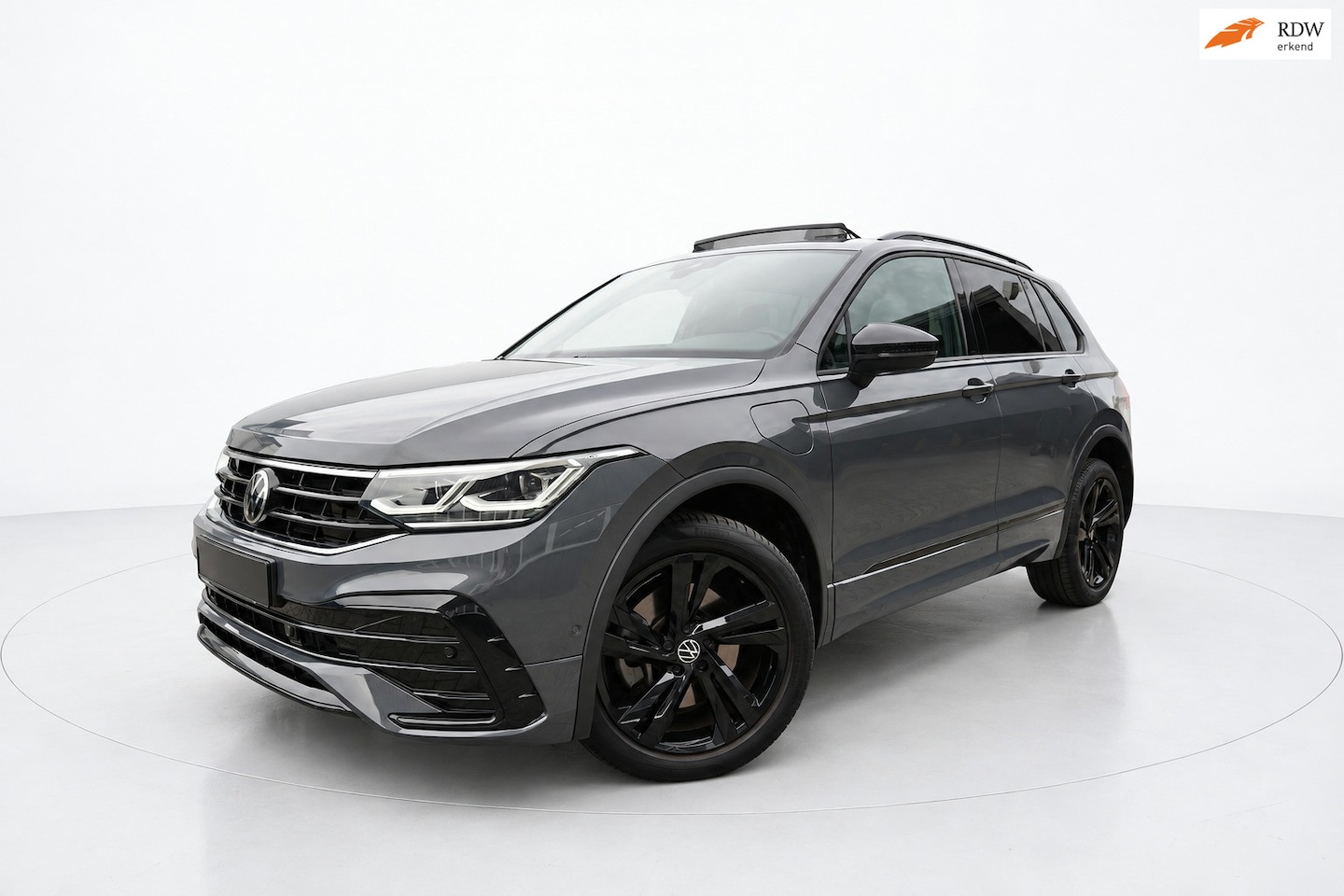 Volkswagen Tiguan - 1.4 TSI eHybrid 3x R LINE PANO VIRTUAL ACC - AutoWereld.nl