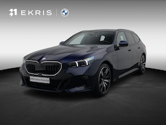 BMW 5-serie Touring - 550e xDrive M Sportpakket Pro | Innovation Pack | Travel Pack | Comfort Pack | Stuurwielra