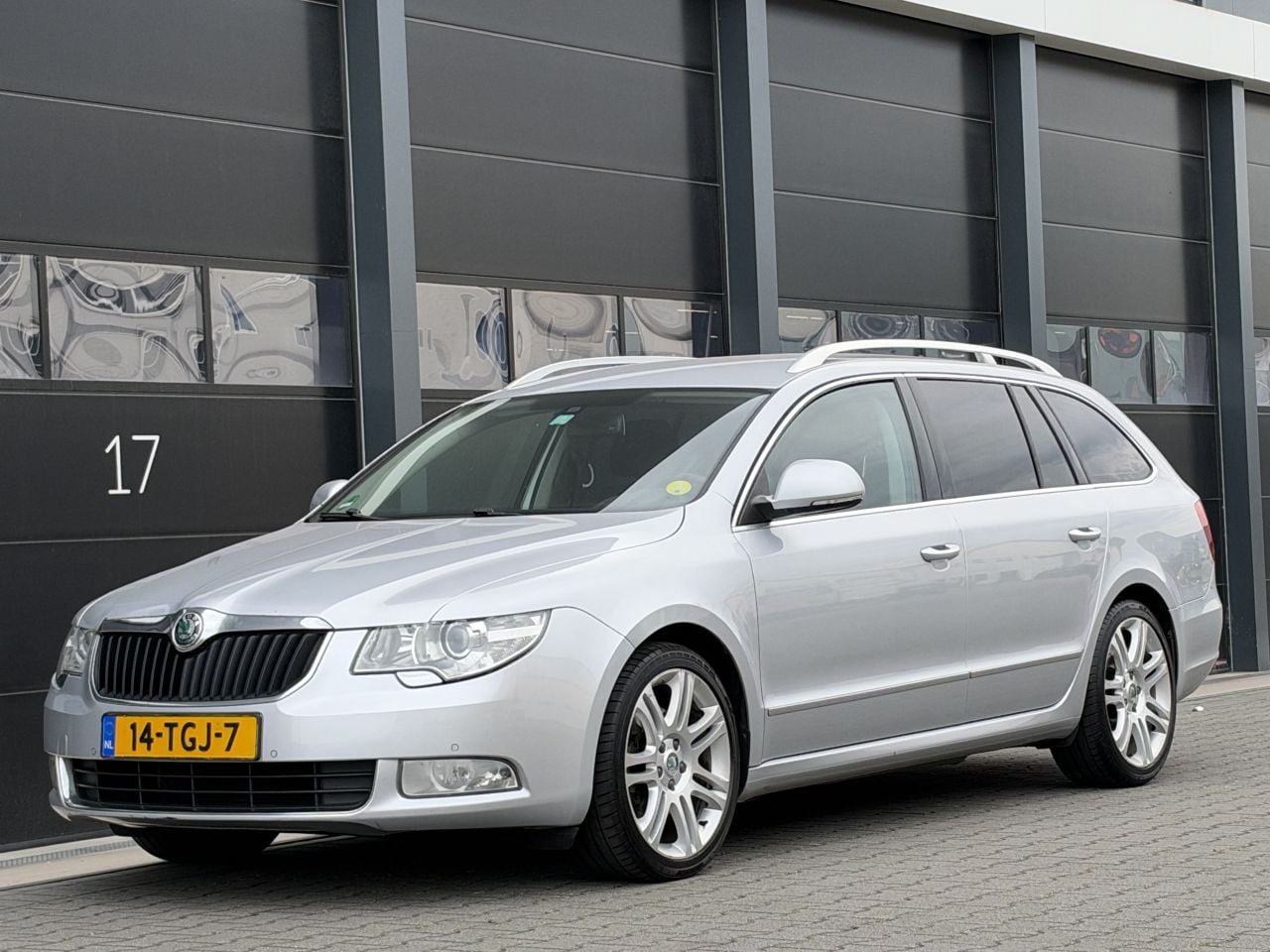 Skoda Superb - 1.6 TDI Navi Clima PDC - AutoWereld.nl