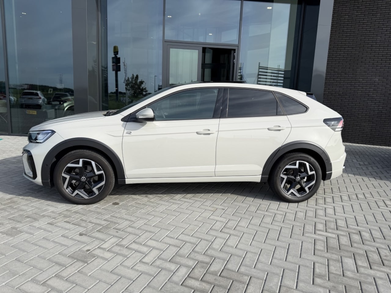 Volkswagen Taigo - 1.5 TSI R-Line Edition | Pano | Camera | Stoelverwarming | - AutoWereld.nl