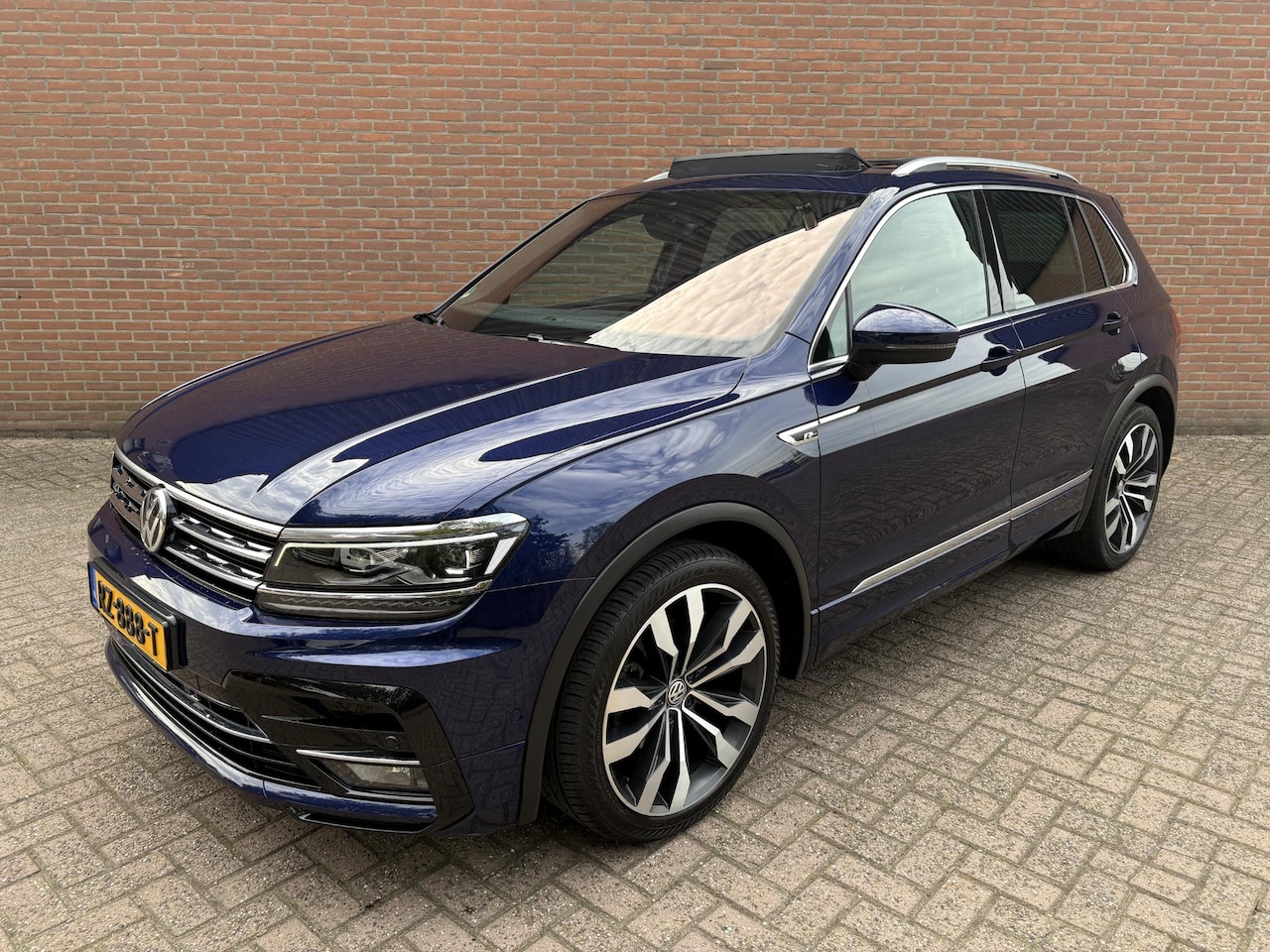 Volkswagen Tiguan - 1.4 TSI ACT Highline 3x R-Line - Panorama - AutoWereld.nl