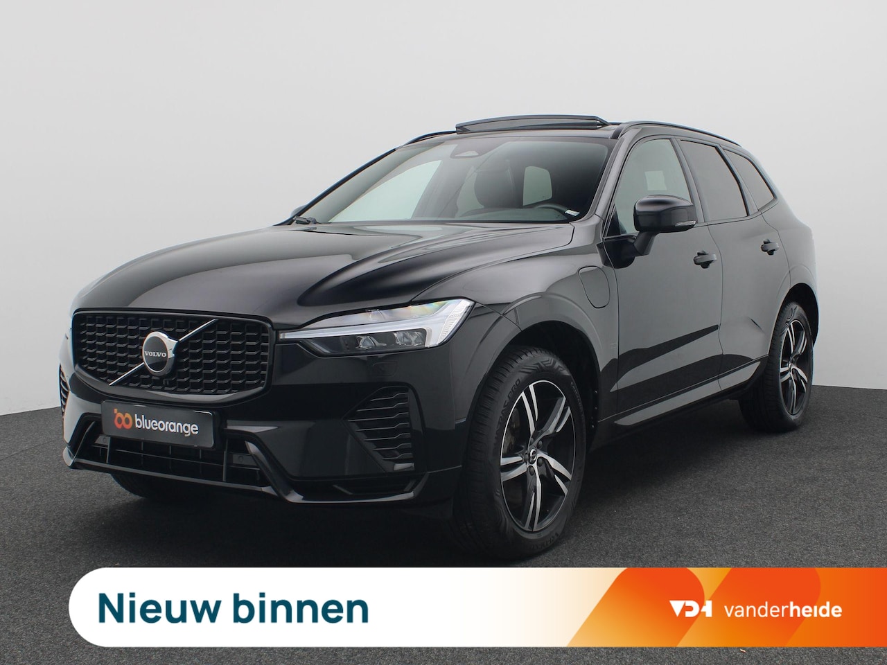 Volvo XC60 - 2.0 T6 Plug-in hybrid AWD R-Design 350 PK DSG Panoramadak, Trekhaak, Harman Kardon Audio, - AutoWereld.nl