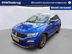 Volkswagen T-Roc - 1.0 TSI Style Business Executive multimedia / Navigatie / Camera / Extra getint glas / 17"