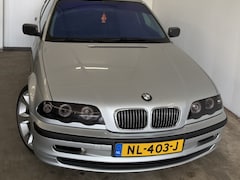 BMW 3-serie - 320i | Speciale Uitvoering | Automaat | Verlaagd