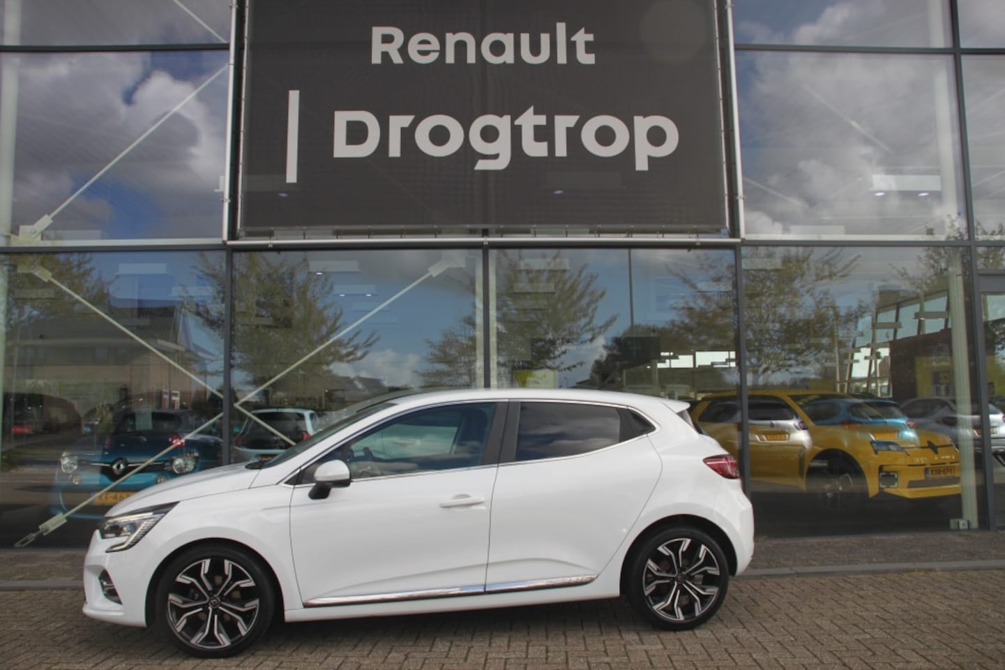 Renault Clio - 100PK-INTENS-85DKM-CARPLAY-CLIMA-CRUISE-LMV-PDC- - AutoWereld.nl