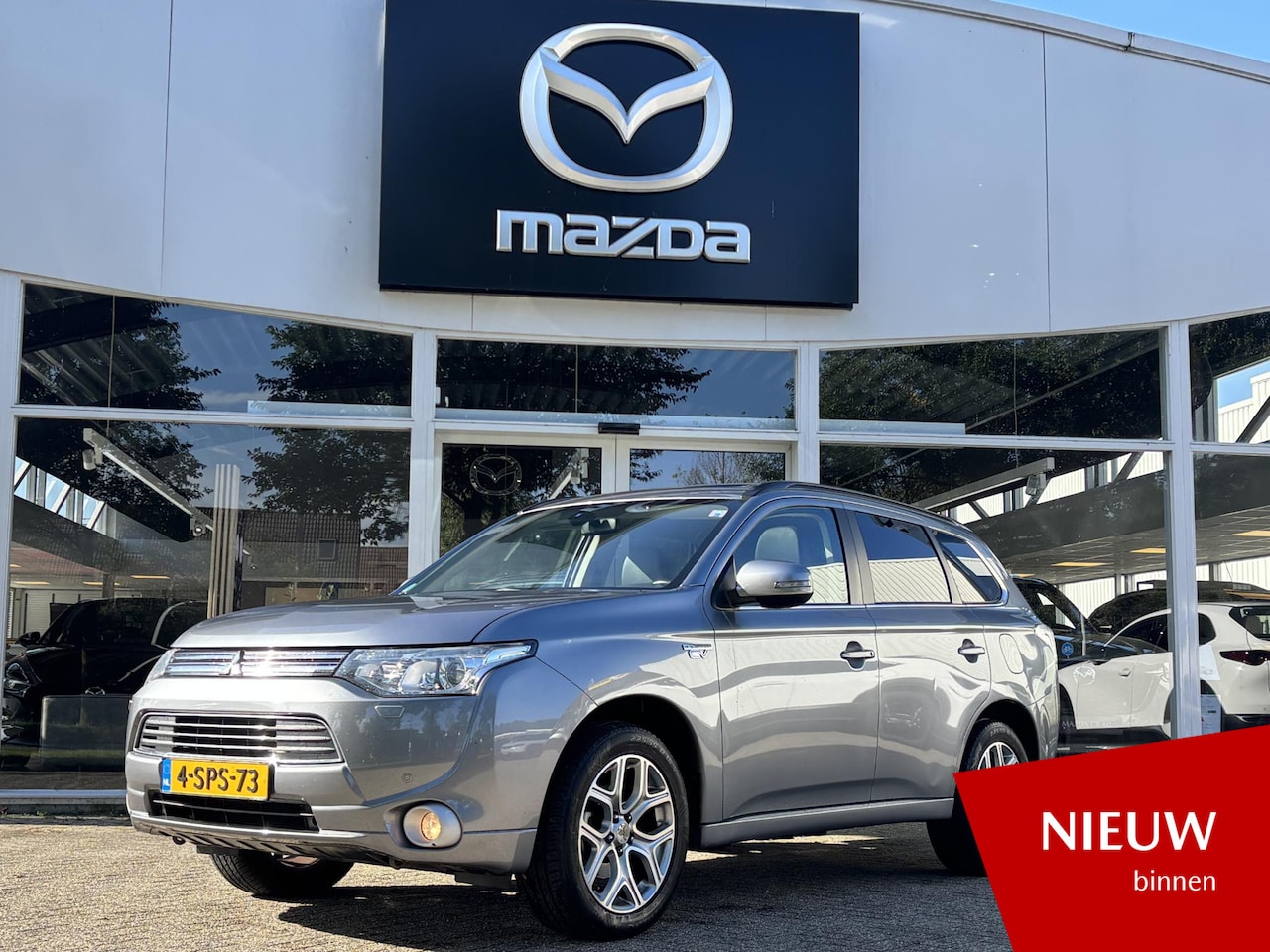 Mitsubishi Outlander - 2.0 PHEV Instyle NL-Auto, Keurig onderh., 4WD, Hybride, Leer, Navigatie, Schuif kantel dak - AutoWereld.nl