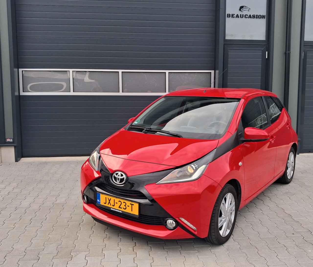 Toyota Aygo - 1.0 VVT-i x-play Touch *Camera *Airco - AutoWereld.nl