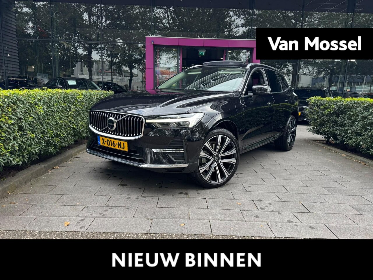 Volvo XC60 - 2.0 T6 Plug-in hybrid AWD Essential Bright | WORDT VERWACHT | PANORAMADAK | ACHTERUITRIJCA - AutoWereld.nl
