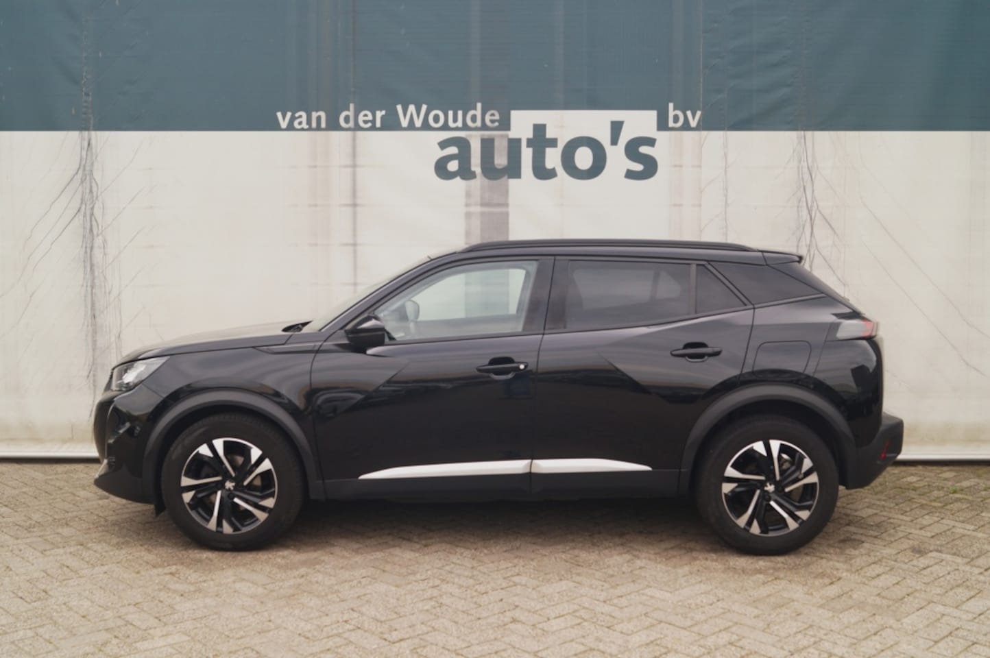 Peugeot 2008 - 1.2 PureTech Allure -NAVI-ECC-CAM-TREKHAAK-PDC- - AutoWereld.nl