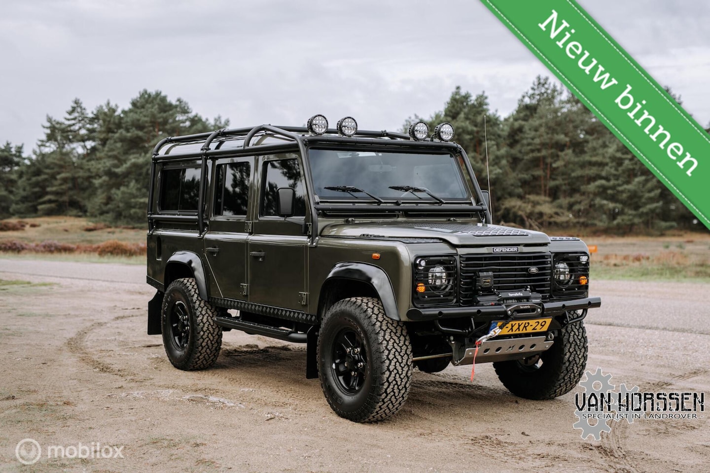 Land Rover Defender 110 - 4.0L V8 Benzine – Unieke uitvoering! - AutoWereld.nl