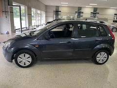 Ford Fiesta - 1.2 Benzine Airco Radio Met Nieuwe Jaar APK
