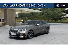 BMW 5-serie - 530e M Sport Automaat / Panoramadak / Trekhaak / Bowers & Wilkins / Comfortstoelen / Comfo