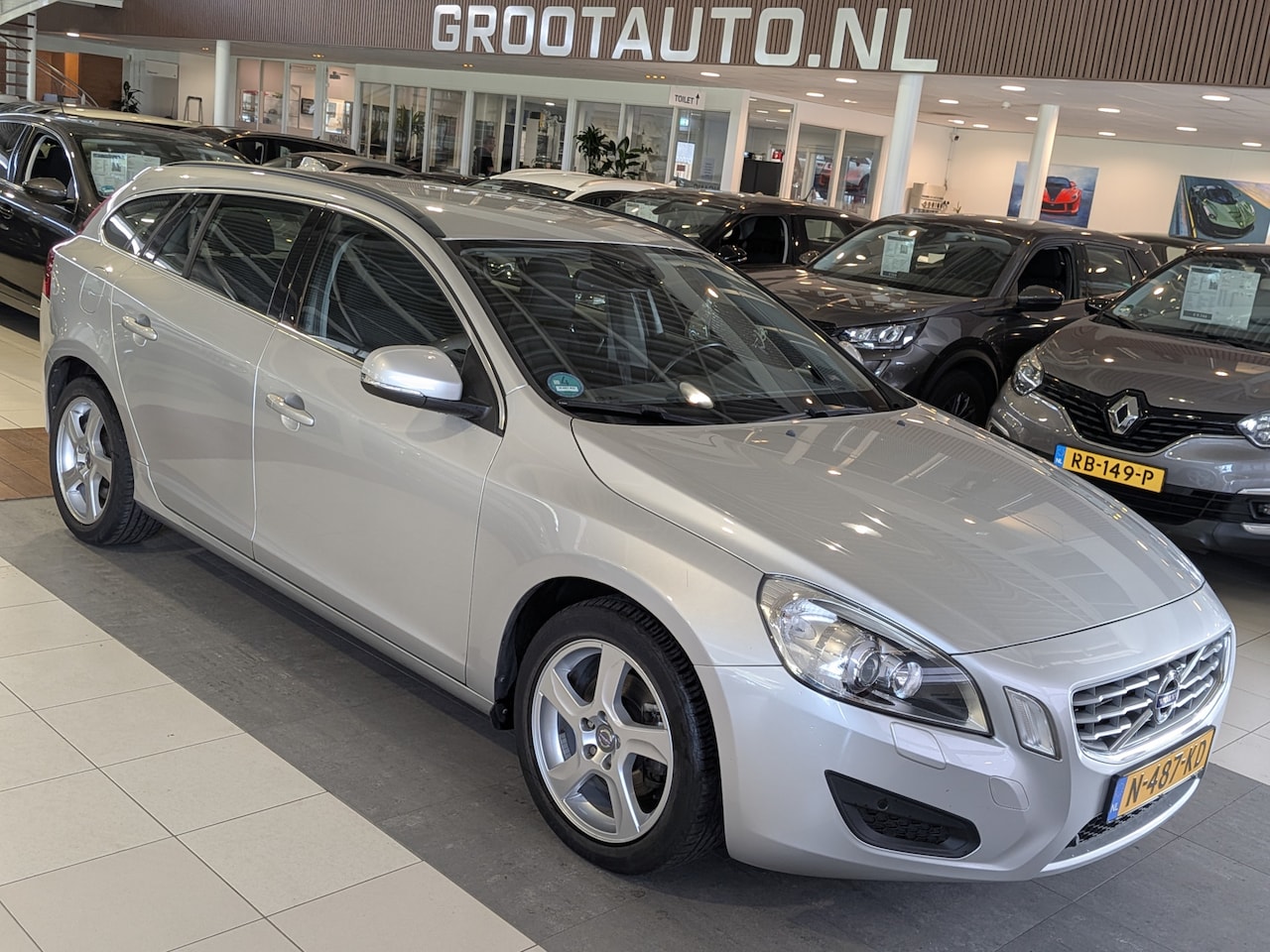 Volvo V60 - 1.6 T3 R-Design Airco, Cruise Control, Trekhaak, Stuurbekrachtiging - AutoWereld.nl