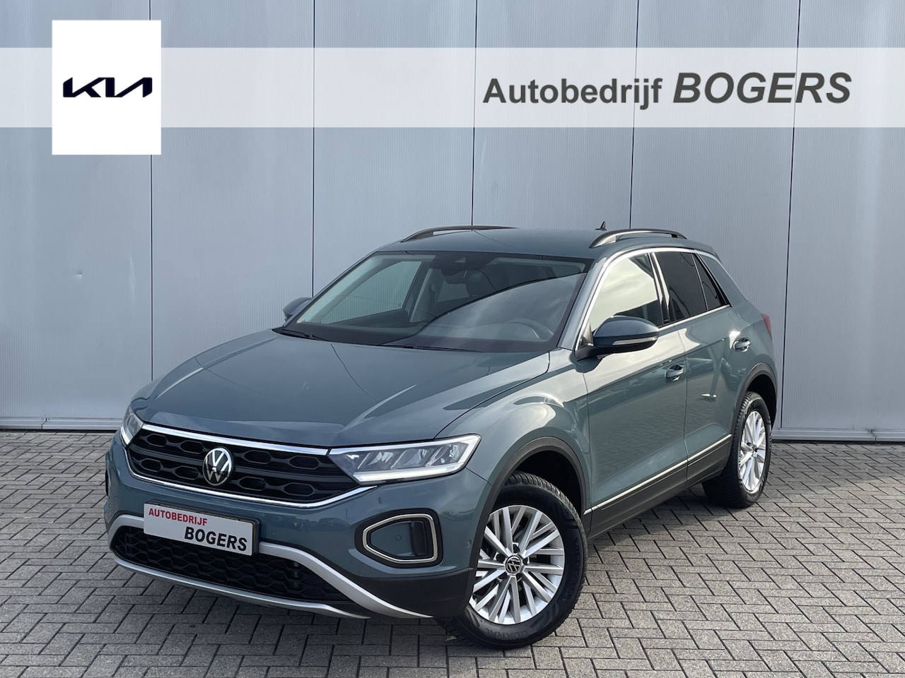 Volkswagen T-Roc - 1.5 TSI Life Business Automaat Navigatie, Climate Control, Cruise Control, Afn.Trekhaak, 1 - AutoWereld.nl
