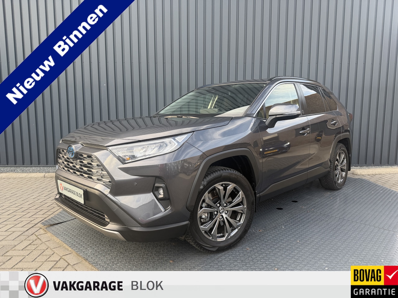 Toyota RAV4 - 2.5 Hybrid 30 Years Edition | Vol Leer | Afnm. Trekhaak | Allseason banden | BSM | Rijklaa - AutoWereld.nl