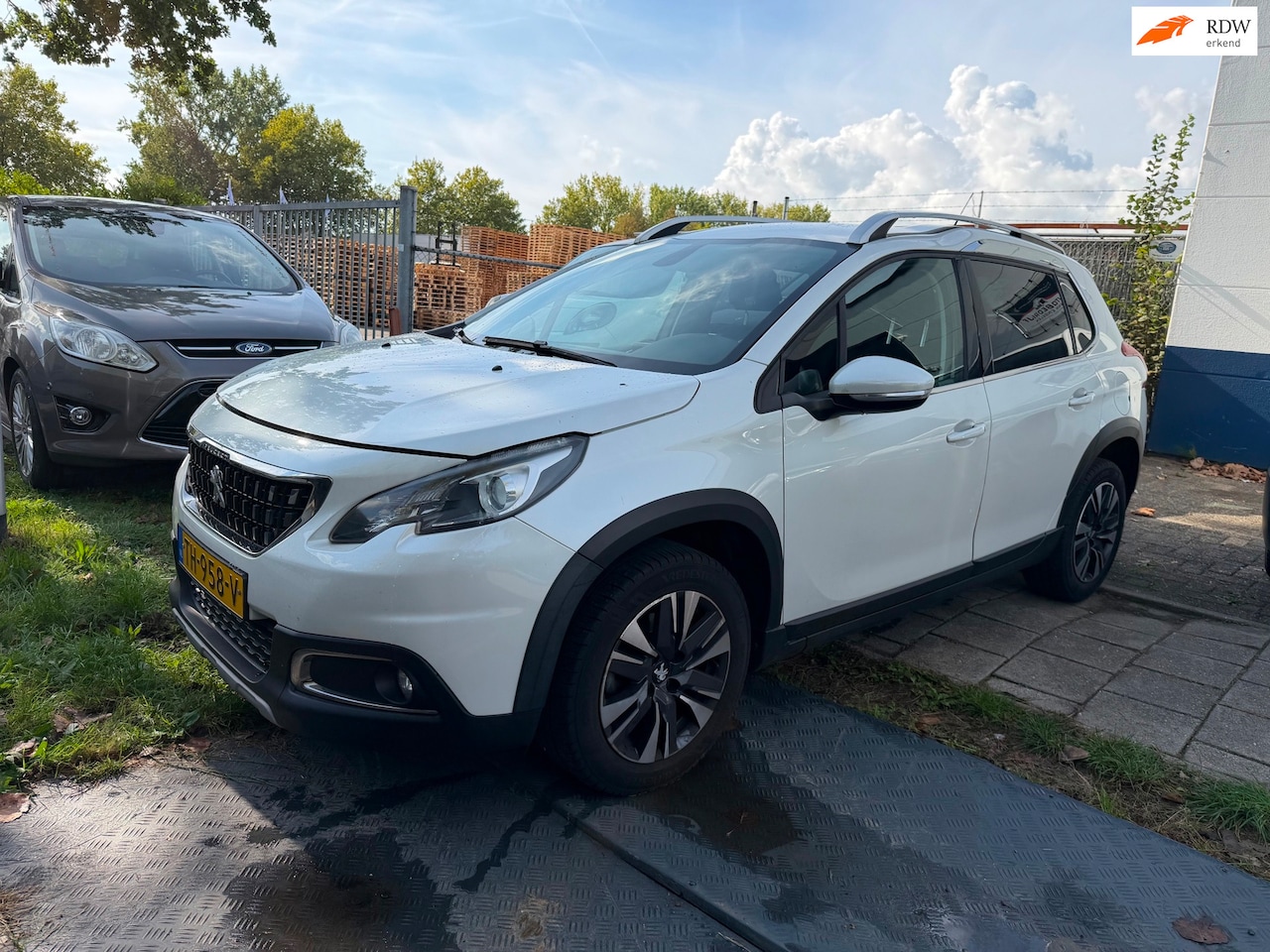 Peugeot 2008 - 1.2 PureTech Allure motor probleem - AutoWereld.nl