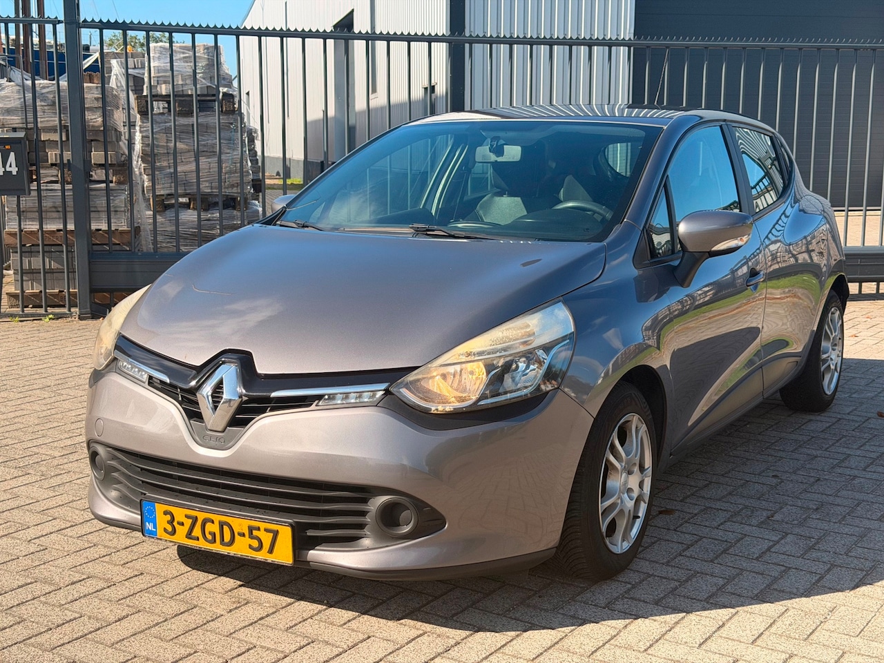 Renault Clio - 0.9 TCe Expression Airco Navi 5 Deurs - AutoWereld.nl