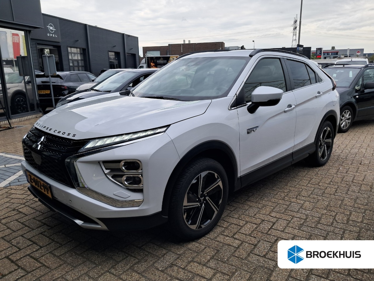 Mitsubishi Eclipse Cross - 2.4 PHEV Instyle | Trekhaak | Elektr. Stoelen | Keyless-Entry | Stoelverwarming | Alcantar - AutoWereld.nl
