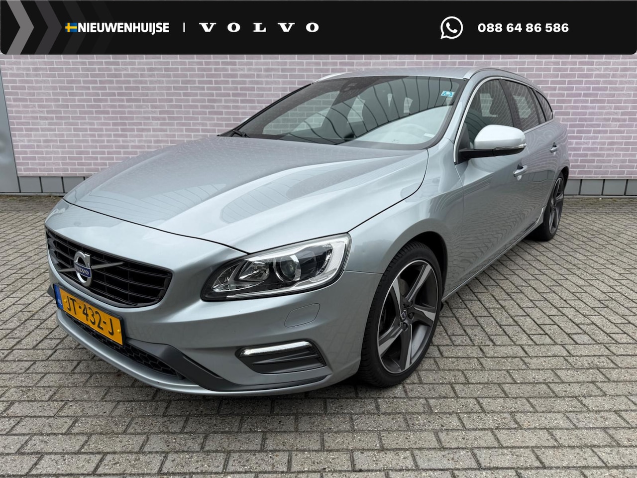Volvo V60 - 2.0 T3 Nordic+ Sport | R-Design Exterieur | Trekhaak | Parkeersensoren | Bi-Xenon Adaptief - AutoWereld.nl