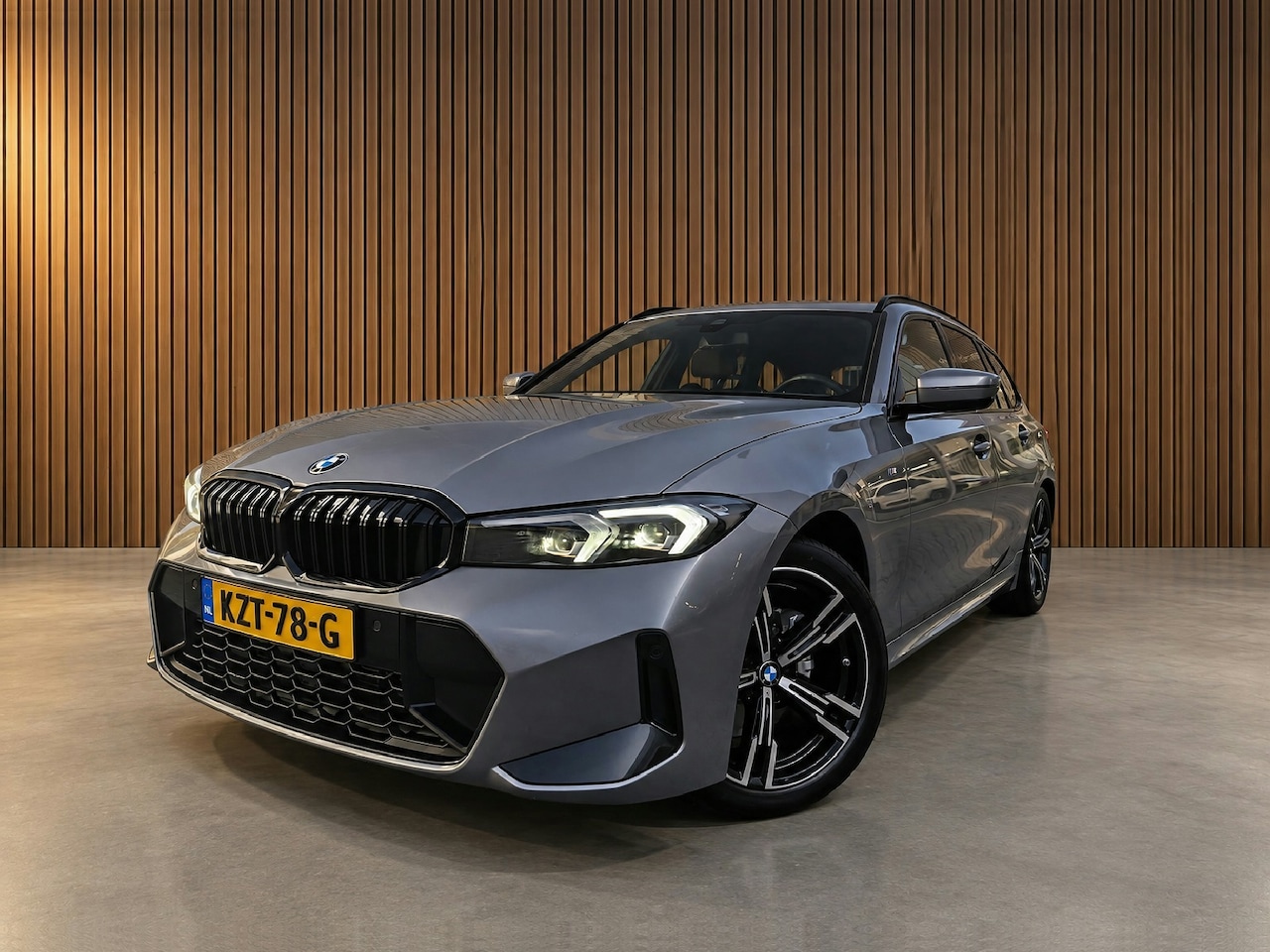 BMW 3-serie Touring - 318i M-sport navigatie / camera / app - AutoWereld.nl