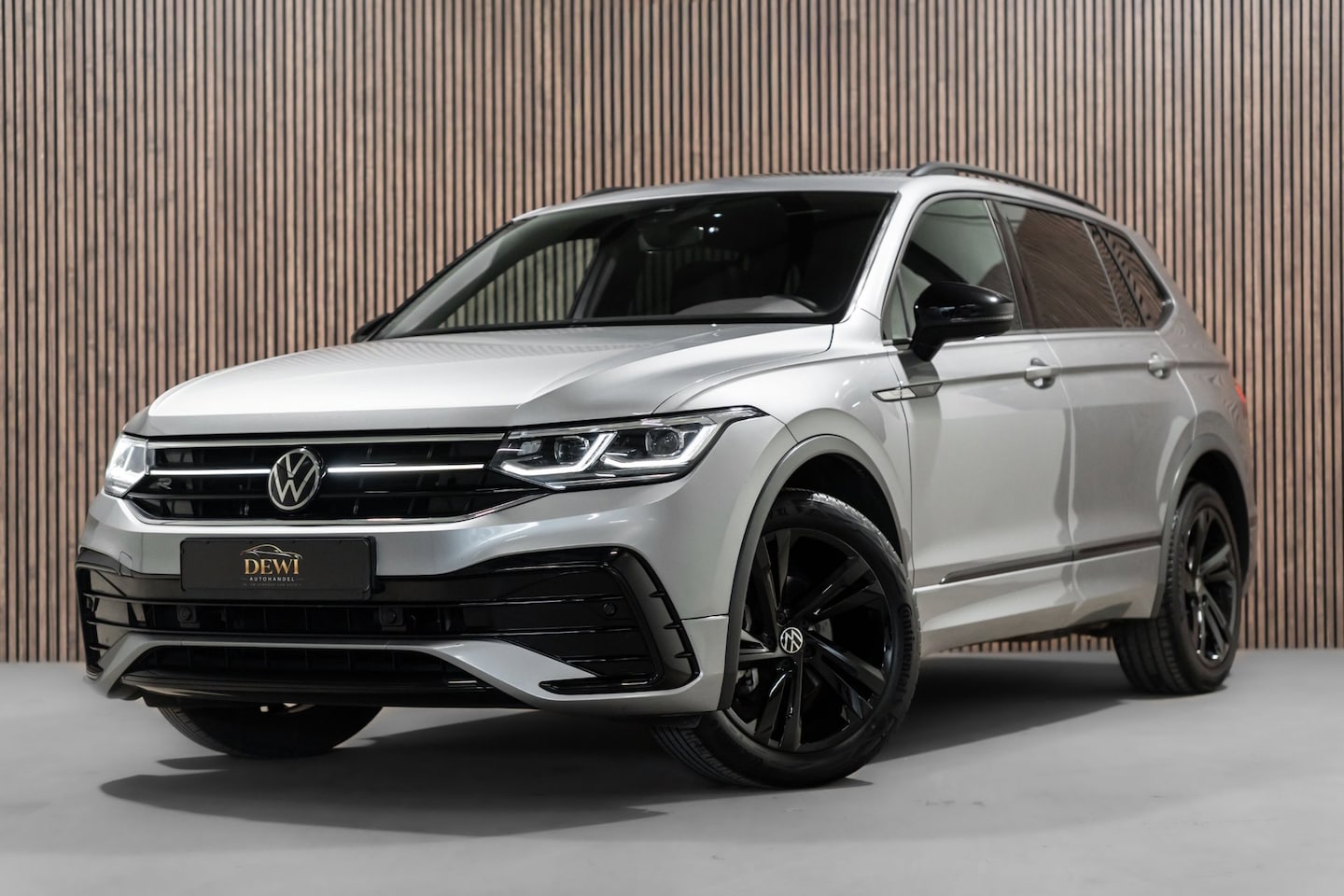Volkswagen Tiguan Allspace - 1.5 TSI R-Line DSG + 7p. Pano IQ Camera Navi - AutoWereld.nl