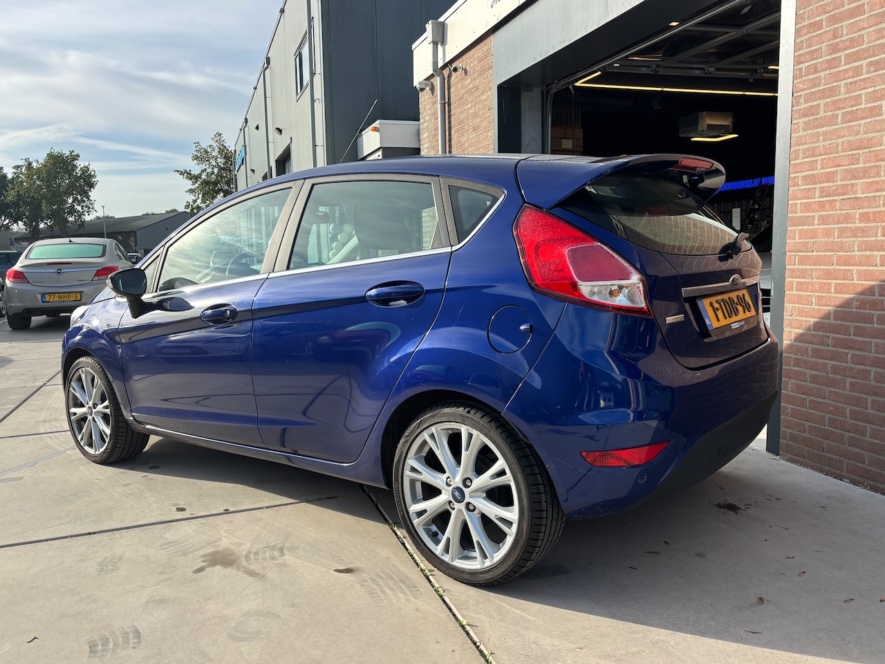 Ford Fiesta - 1.0 EcoBoost Titanium | Org-NL auto. D-riem verv. Clima. Navi. Cruise contr. Lage km. Dealer ondh.