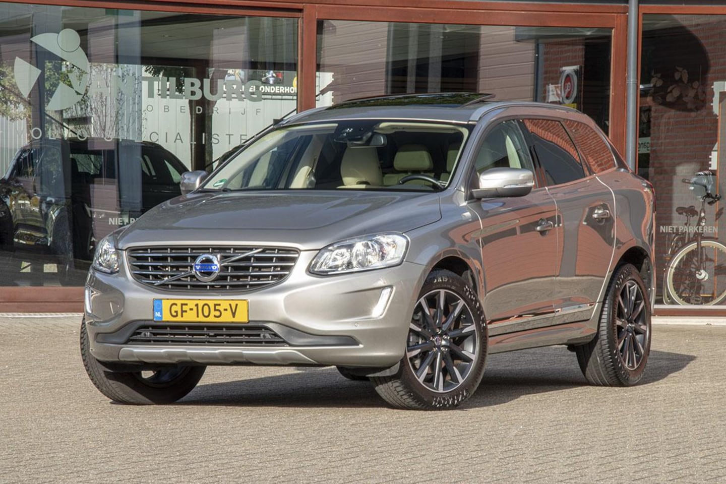 Volvo XC60 - 2.0 T6 FWD SUMMUM / PANO / TREKHAAK - AutoWereld.nl