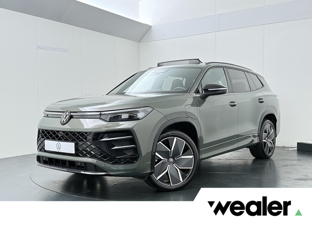 Volkswagen Tayron - 1.5 eHybrid R-Line Edition | SoH 98% | 204 PK | Panoramadak | Zwenkbare Trekhaak | Head-up - AutoWereld.nl