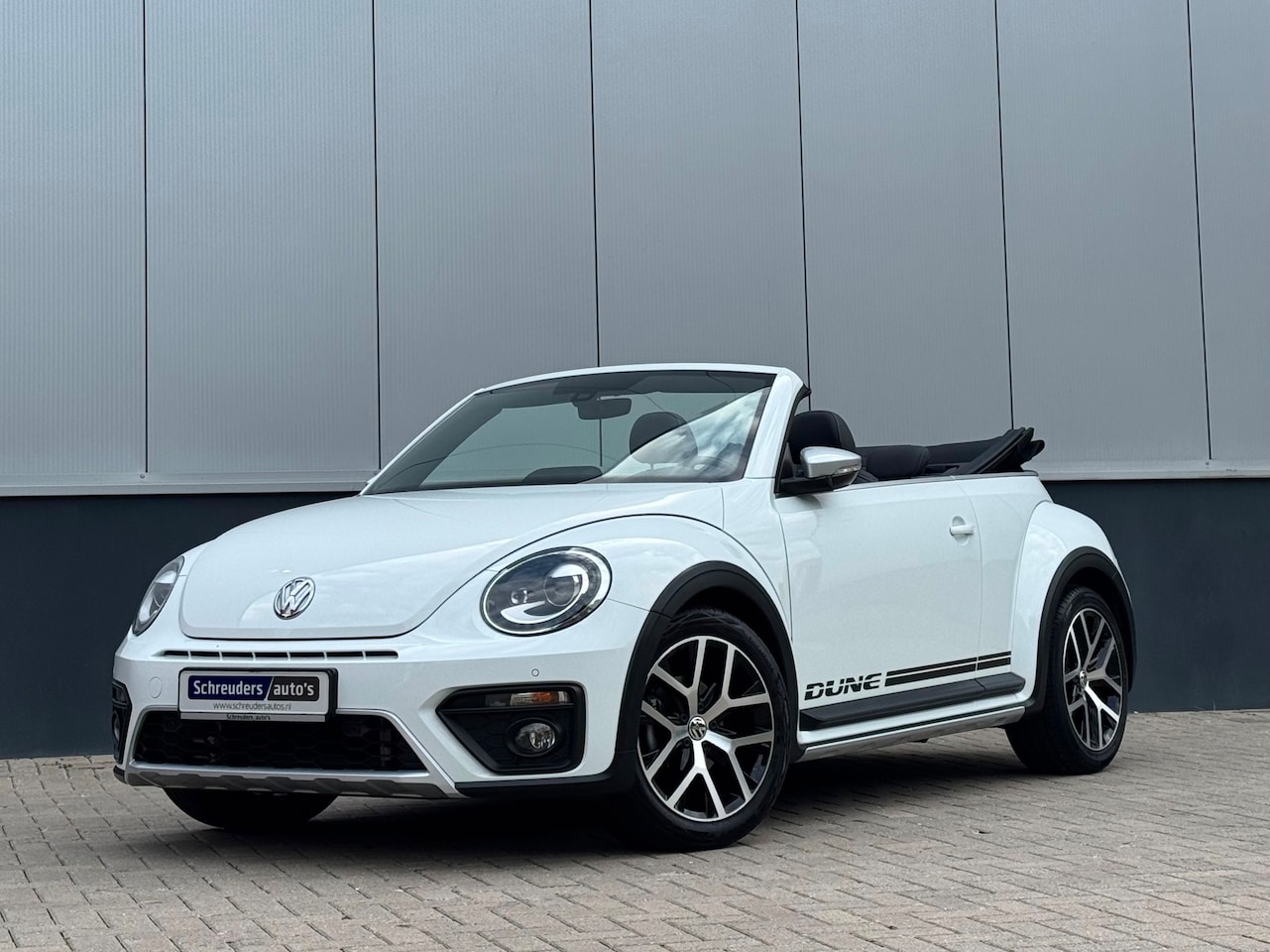 Volkswagen Beetle Cabriolet - 1.2 TSI DUNE. 29.922 Km / Org NL / 1 Eigenaar - AutoWereld.nl