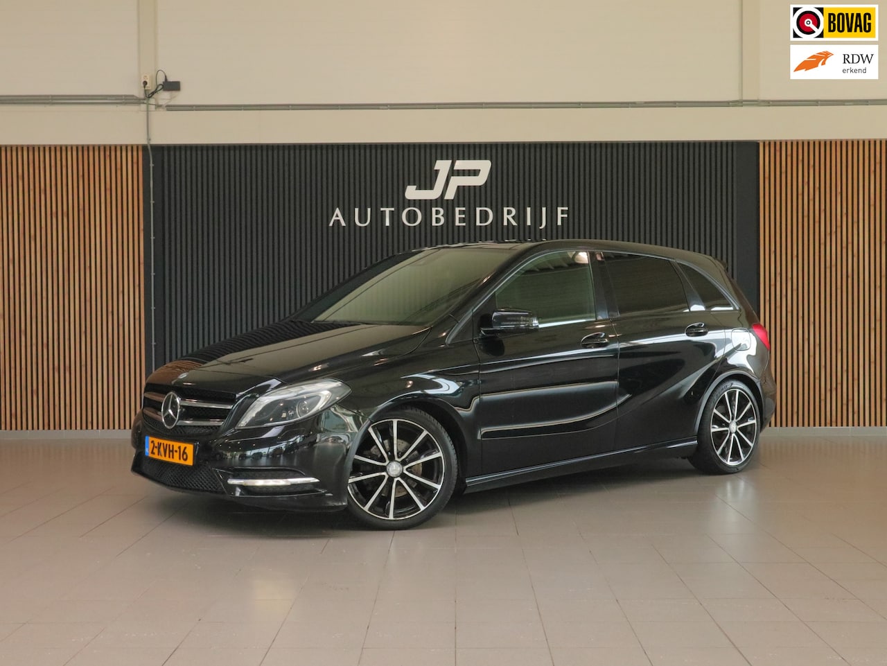 Mercedes-Benz B-klasse - 180 Prestige AUTOMAAT|CRUISE|18INCH|PANO|LEDER|PDC|STOELVERWARMING - AutoWereld.nl