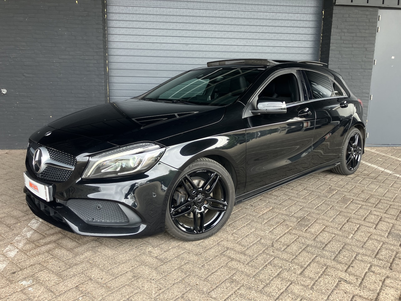 Mercedes-Benz A-klasse - 180 d ///AMG PANO-XENON-LEDER - AutoWereld.nl