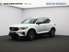 Volvo XC40 - 2.0 B4 Plus Dark / Trekhaak / Stoel+stuur+voorruitverwarming / Privacy glass / Harman Kard