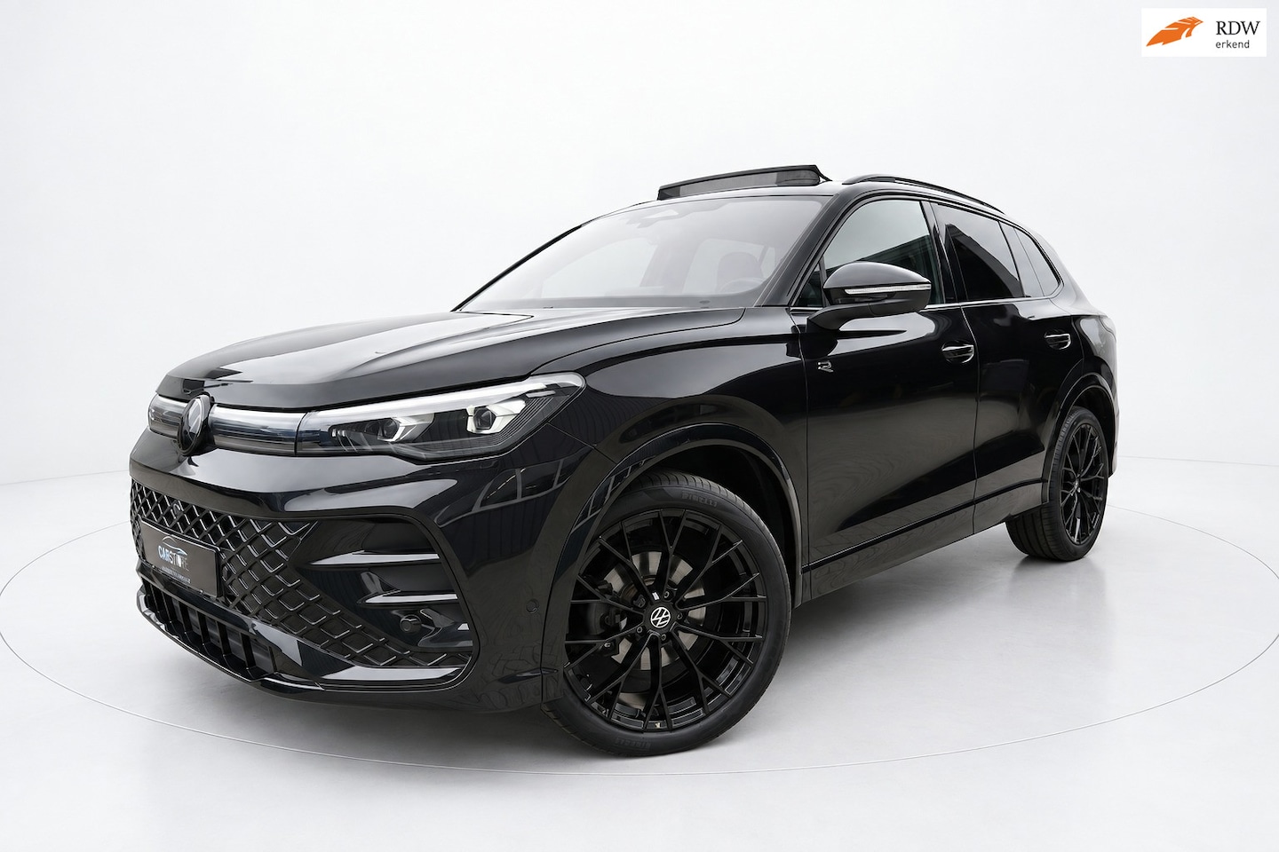 Volkswagen Tiguan - 1.5 eTSI 3x R Line PANO IQ HEAD UP H&K 360 - AutoWereld.nl
